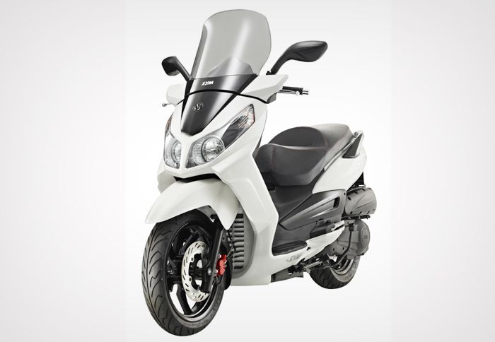 Η Γκοργκόλης A.E. προχώρησε σε νέα μείωση της τιμής μετρητοίς για το δημοφιλές Citycom 300i CBS κάνοντάς το έτσι ακόμη πιο δελεαστικό.
